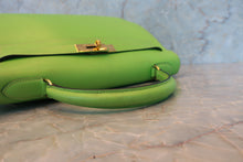 Load image into Gallery viewer, HERMES KELLY 32 Gulliver leather Apple green  ○Y Engraving Shoulder bag 600120154
