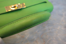 Load image into Gallery viewer, HERMES KELLY 32 Gulliver leather Apple green  ○Y Engraving Shoulder bag 600120154
