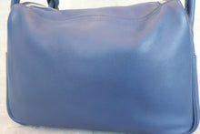 Load image into Gallery viewer, HERMES LINDY 26 Swift leather Blue saphir X Engraving Shoulder bag 600070020
