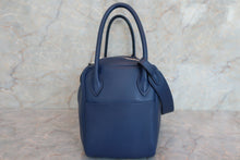 Load image into Gallery viewer, HERMES LINDY 26 Swift leather Blue saphir X Engraving Shoulder bag 600070020
