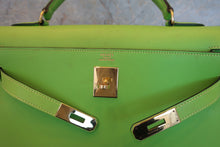 Load image into Gallery viewer, HERMES KELLY 32 Gulliver leather Apple green  ○Y Engraving Shoulder bag 600120154
