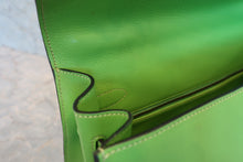 Load image into Gallery viewer, HERMES KELLY 32 Gulliver leather Apple green  ○Y Engraving Shoulder bag 600120154
