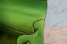 Load image into Gallery viewer, HERMES KELLY 32 Gulliver leather Apple green  ○Y Engraving Shoulder bag 600120154
