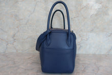 Load image into Gallery viewer, HERMES LINDY 26 Swift leather Blue saphir X Engraving Shoulder bag 600070020
