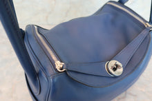 Load image into Gallery viewer, HERMES LINDY 26 Swift leather Blue saphir X Engraving Shoulder bag 600070020
