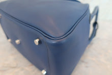 Load image into Gallery viewer, HERMES LINDY 26 Swift leather Blue saphir X Engraving Shoulder bag 600070020
