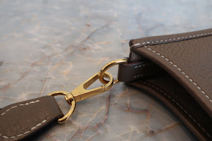 HERMES／エルメス エブリンTPM トリヨンクレマンス エトゥープ Z刻印 ショルダーバッグ 700080109