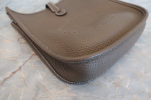 HERMES／エルメス エブリンTPM トリヨンクレマンス エトゥープ Z刻印 ショルダーバッグ 700080109