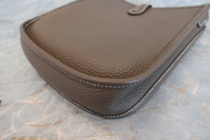 HERMES／エルメス エブリンTPM トリヨンクレマンス エトゥープ Z刻印 ショルダーバッグ 700080109