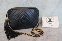 将图片加载到图库查看器，CHANEL/香奈儿 经典双C 流苏 链条包 羊皮 Black/Gold hadware(黑色/金色金属) 肩背包 700100203
