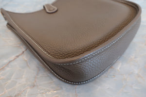 HERMES／エルメス エブリンTPM トリヨンクレマンス エトゥープ Z刻印 ショルダーバッグ 700080109