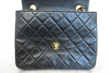 将图片加载到图库查看器，CHANEL/香奈儿 迷你CF 单盖 链条包 羊皮 Black/Gold hadware(黑色/金色金属) 肩背包 700060222
