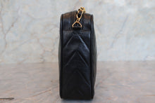 将图片加载到图库查看器，CHANEL/香奈儿 经典双C 流苏 链条包 羊皮 Black/Gold hadware(黑色/金色金属) 肩背包 700100203
