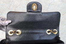 画像をギャラリービューアに読み込む, CHANEL/シャネル マドモアゼルチェーンショルダーバッグ キャビアスキン ブラック/ゴールド金具 ショルダーバッグ 800010033
