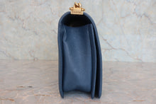 将图片加载到图库查看器，CHANEL/香奈儿 Leboy 链条包 荔枝皮 Blue/Gold hadware(蓝色/金色金属) 肩背包 800020194
