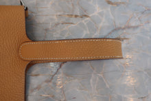 Load image into Gallery viewer, HERMES PICOTIN LOCK PM Clemence leather Natural sable □R Engraving Hand bag 800080179
