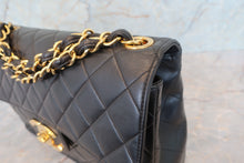 将图片加载到图库查看器，CHANEL/香奈儿 中号CF 单盖包 链条包 羊皮 Black/Gold hadware(黑色/金色金属) 肩背包 700100206
