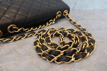 将图片加载到图库查看器，CHANEL/香奈儿 中号CF 单盖包 链条包 羊皮 Black/Gold hadware(黑色/金色金属) 肩背包 700100206

