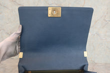 将图片加载到图库查看器，CHANEL/香奈儿 Leboy 链条包 荔枝皮 Blue/Gold hadware(蓝色/金色金属) 肩背包 800020194
