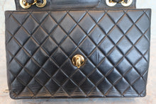 将图片加载到图库查看器，CHANEL/香奈儿 中号CF 单盖包 链条包 羊皮 Black/Gold hadware(黑色/金色金属) 肩背包 700100206
