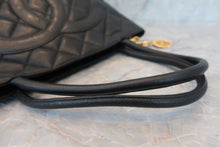 Load image into Gallery viewer, CHANEL Medallion Tote Caviar skin Black/Gold hadware Tote bag 600040127
