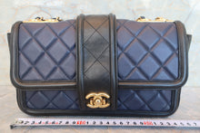 画像をギャラリービューアに読み込む, CHANEL/シャネル マトラッセチェーンショルダーバッグ ラムスキン ブラック/ネイビー/ゴールド金具 ショルダーバッグ 700080117
