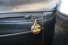 将图片加载到图库查看器，CHANEL/香奈儿 中号CF 单盖包 链条包 羊皮 Black/Gold hadware(黑色/金色金属) 肩背包 700100206
