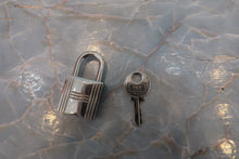 將圖片載入圖庫檢視器 HERMES／エルメス ピコタンロックエクラＭＭ トリヨンクレマンス/ヴォースイフト オレンジポピー/ボルドー A刻印 ハンドバッグ 700070078
