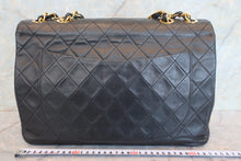 将图片加载到图库查看器，CHANEL/香奈儿 大号CF 单盖 链条包 羊皮 Black/Gold hadware(黑色/金色金属) 肩背包 700100180
