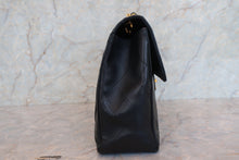将图片加载到图库查看器，CHANEL/香奈儿 大号CF 单盖 链条包 羊皮 Black/Gold hadware(黑色/金色金属) 肩背包 700100180
