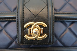 CHANEL/シャネル マトラッセチェーンショルダーバッグ ラムスキン ブラック/ネイビー/ゴールド金具 ショルダーバッグ 700080117
