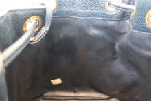 将图片加载到图库查看器，CHANEL/香奈儿 CF 水桶 肩背包 荔枝皮 Navy/Gold hadware(藏蓝色/金色金属) 肩背包 800070042
