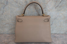 Load image into Gallery viewer, HERMES KELLY 28 Togo leather  Gris tourterelle □L Engraving Shoulder bag 600080132
