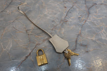 Load image into Gallery viewer, HERMES／BOLIDE 31 Clemence leather Craie A Engraving Shoulder bag 700050277
