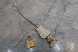 HERMES／BOLIDE 31 Clemence leather Craie A Engraving Shoulder bag 700050277