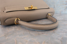 将图片加载到图库查看器，HERMES KELLY 28 Togo leather  Gris tourterelle □L刻印 Shoulder bag 600080132
