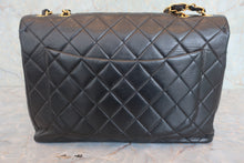 Load image into Gallery viewer, CHANEL Medium Matelasse single flap double chain shoulder bag Lambskin Black/Gold hadware Shoulder bag 800020161
