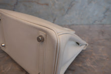 Load image into Gallery viewer, HERMES BIRKIN 25 Epsom leather White □K Engraving Hand bag 700100007
