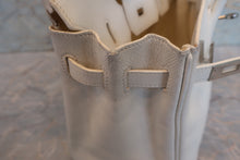 Load image into Gallery viewer, HERMES BIRKIN 25 Epsom leather White □K Engraving Hand bag 700100007
