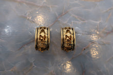 将图片加载到图库查看器，CHANEL/香奈儿  logo 耳夹 镀金 Gold(金色) 耳夹 700040091
