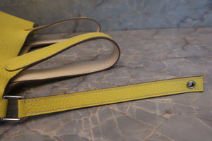 HERMES PICOTIN LOCK PM Clemence leather Lime/Nata Y刻印 Hand bag 700050222