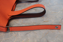Load image into Gallery viewer, HERMES PICOTIN LOCK Eclat MM Clemence leather/Swift leather Orange poppy/Bordeaux A Engraving Hand bag 700100216
