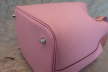 Load image into Gallery viewer, HERMES PICOTIN LOCK MM Tressage Epsom leather Mauve sylvestre/Rouge H/Jaune de naples D Engraving Hand bag 700100211
