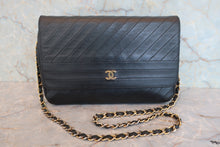 画像をギャラリービューアに読み込む, CHANEL/シャネル バイアスステッチプッシュロックチェーンショルダーバッグ ラムスキン ブラック/ゴールド金具 ショルダーバッグ 800080138
