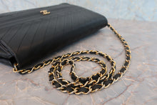 画像をギャラリービューアに読み込む, CHANEL/シャネル バイアスステッチプッシュロックチェーンショルダーバッグ ラムスキン ブラック/ゴールド金具 ショルダーバッグ 800080138
