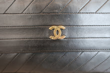 画像をギャラリービューアに読み込む, CHANEL/シャネル バイアスステッチプッシュロックチェーンショルダーバッグ ラムスキン ブラック/ゴールド金具 ショルダーバッグ 800080138
