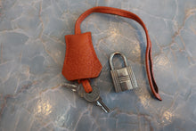 画像をギャラリービューアに読み込む, HERMES／エルメス ケリー32 トリヨンクレマンス オレンジ □M刻印 ショルダーバッグ 800010066
