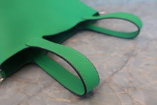 Load image into Gallery viewer, HERMES PICOTIN LOCK PM Clemence leather Vert comics U Engraving Hand bag 700100197
