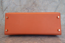 Load image into Gallery viewer, HERMES KELLY 28 Epsom leather Mango □P Engraving Shoulder bag 700120070
