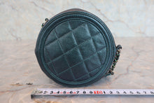 Load image into Gallery viewer, CHANEL Matelasse round chain shoulder bag Caviar skin Green/Rainbow hadware Shoulder bag 800050119
